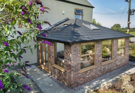 warmroof conservatory built using older bricks